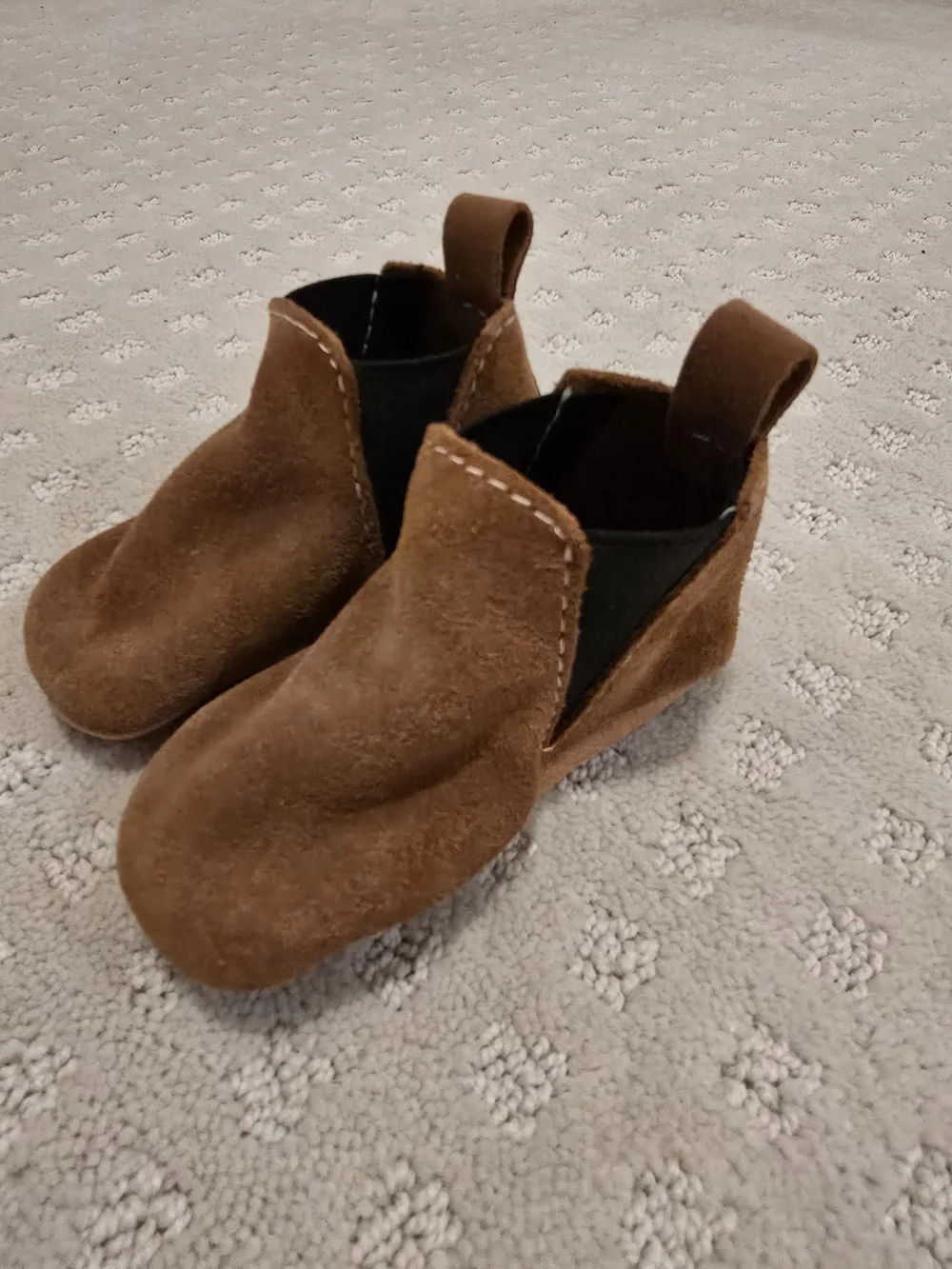 Freshly Picked Amber Suede Chelsea Baby Moccasins Sz. 3